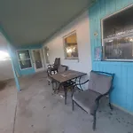 2 Bedroom House 5 Min From Beaches And Downtown